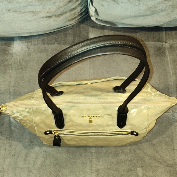 EUC Michael Kors Kelsey Medium Leopard Print Nylon Top Zip Tote - Picture 13 of 16